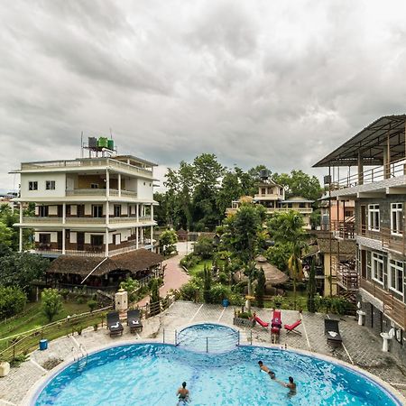 Hotel Riverside With Swimming Pool Sauraha Ngoại thất bức ảnh