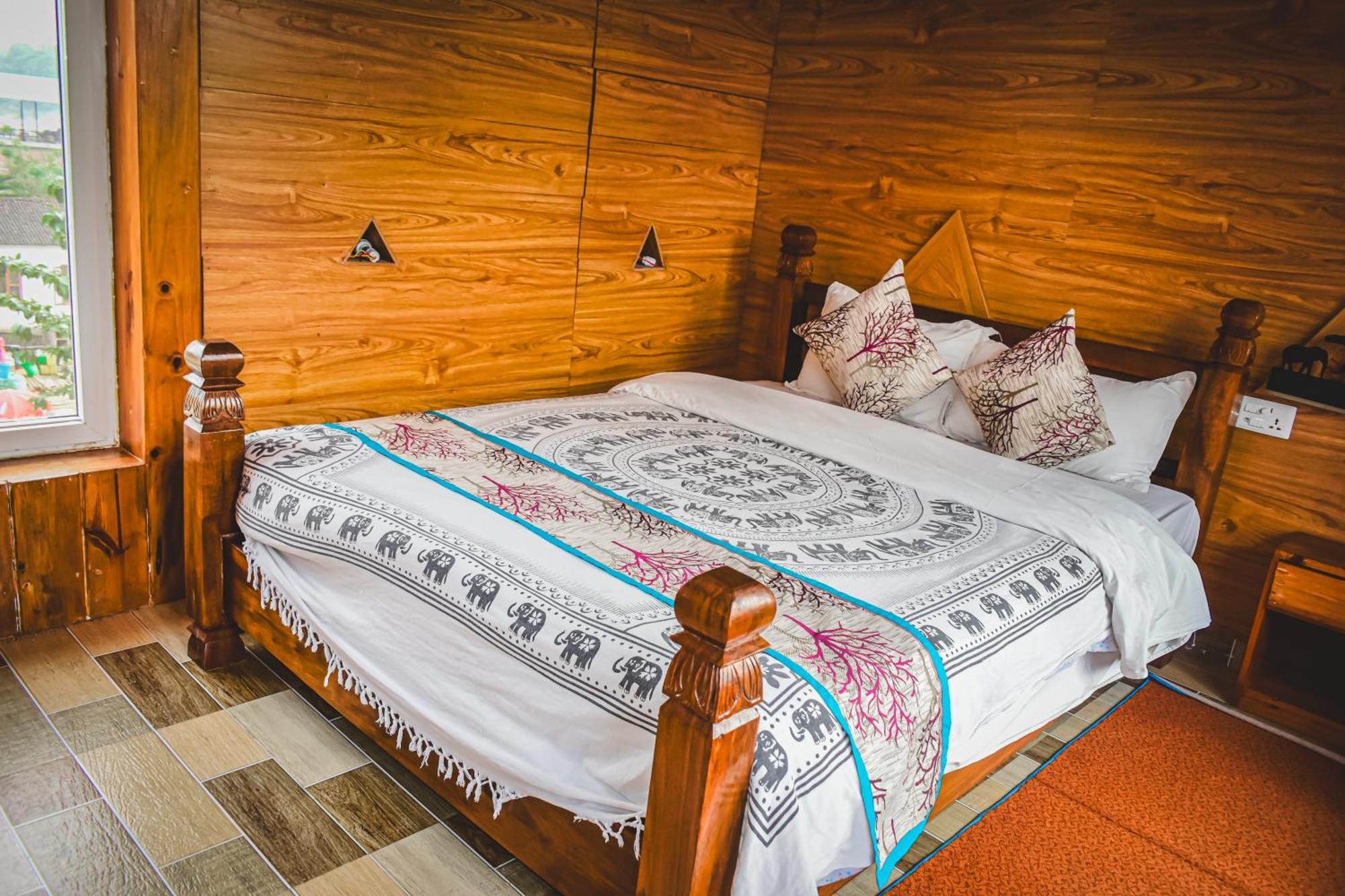 Hotel Riverside With Swimming Pool Sauraha Ngoại thất bức ảnh