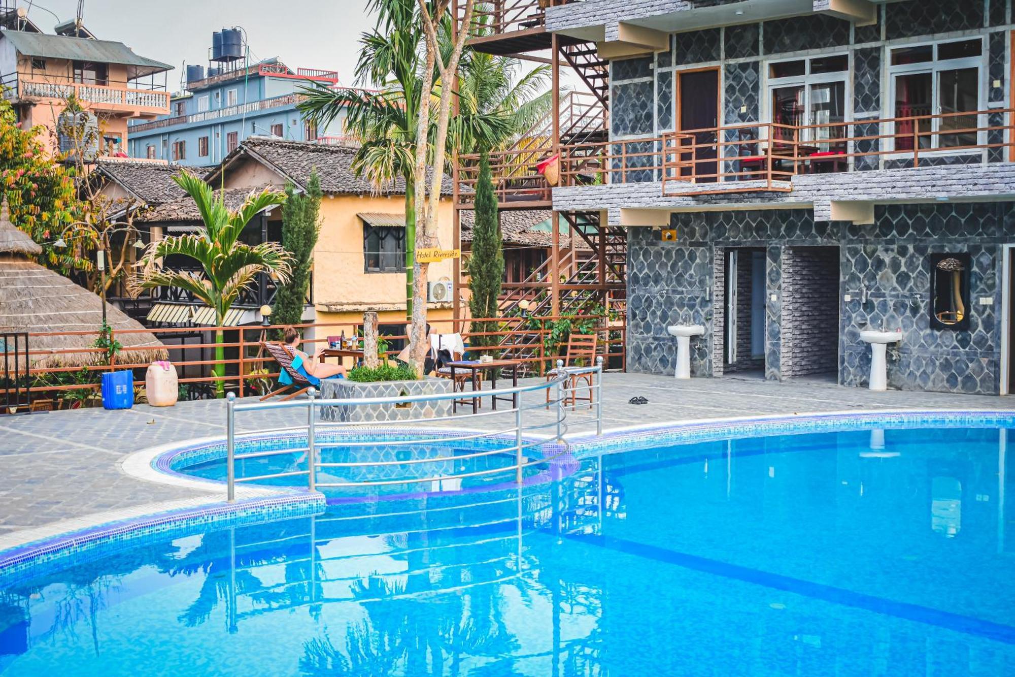 Hotel Riverside With Swimming Pool Sauraha Ngoại thất bức ảnh