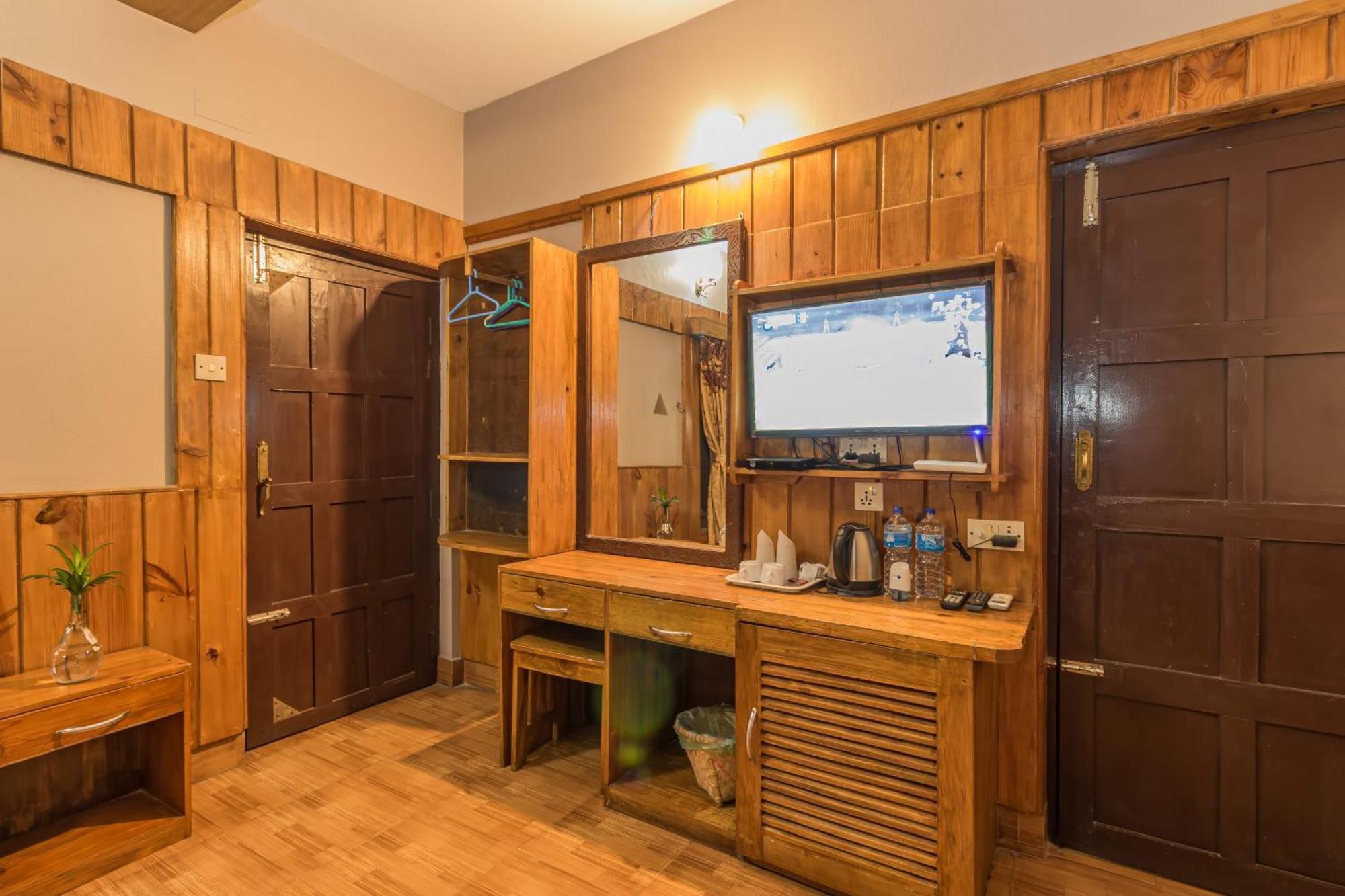 Hotel Riverside With Swimming Pool Sauraha Ngoại thất bức ảnh