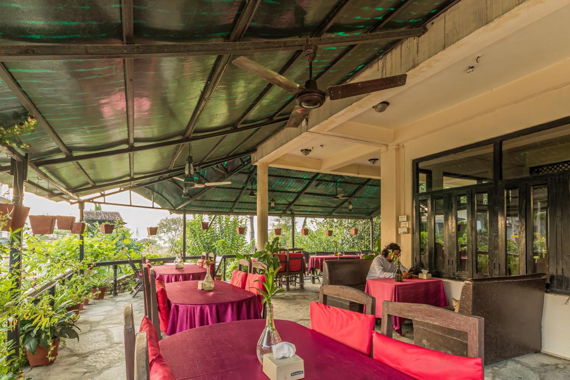 Hotel Riverside With Swimming Pool Sauraha Ngoại thất bức ảnh