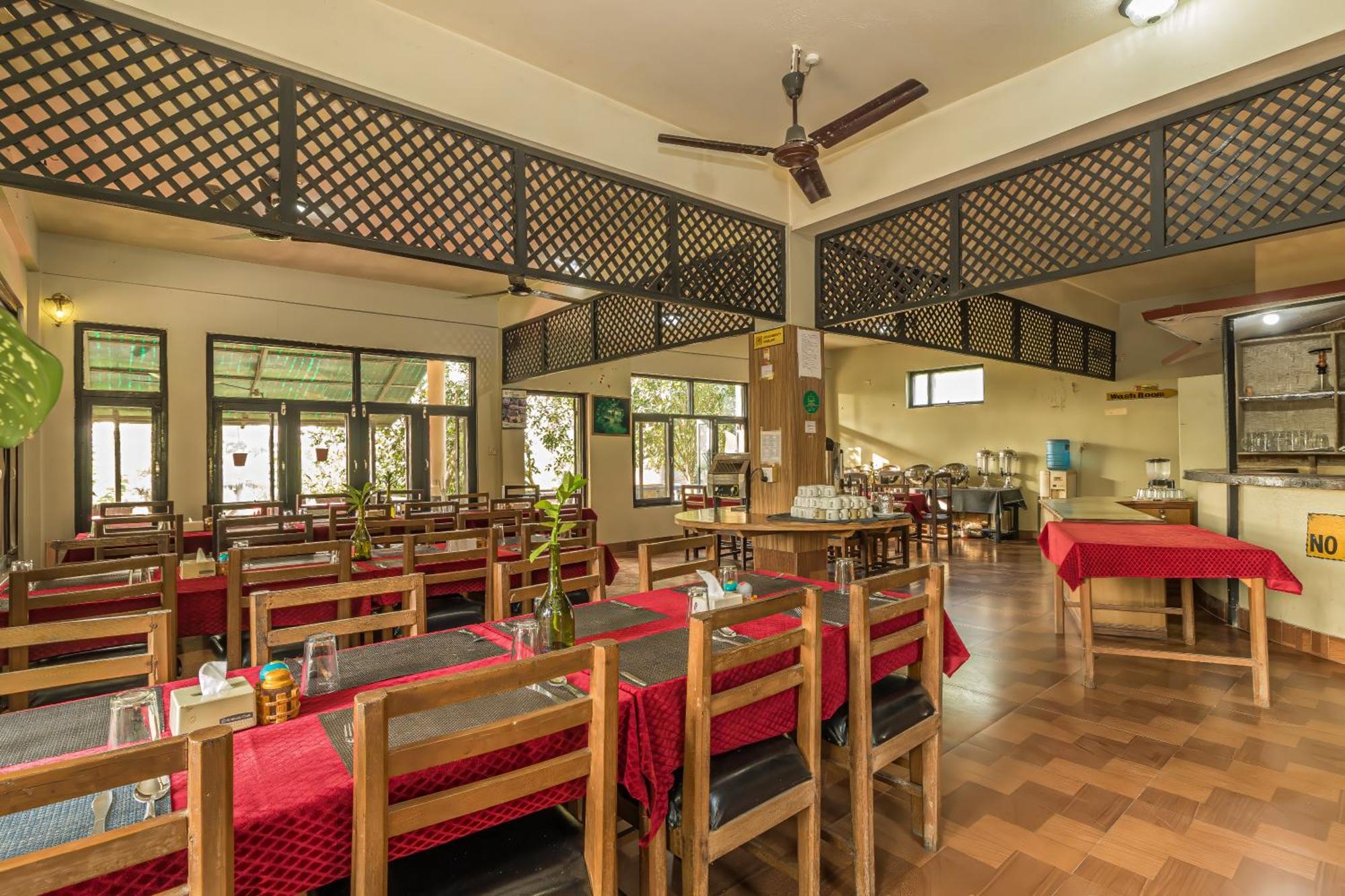 Hotel Riverside With Swimming Pool Sauraha Ngoại thất bức ảnh