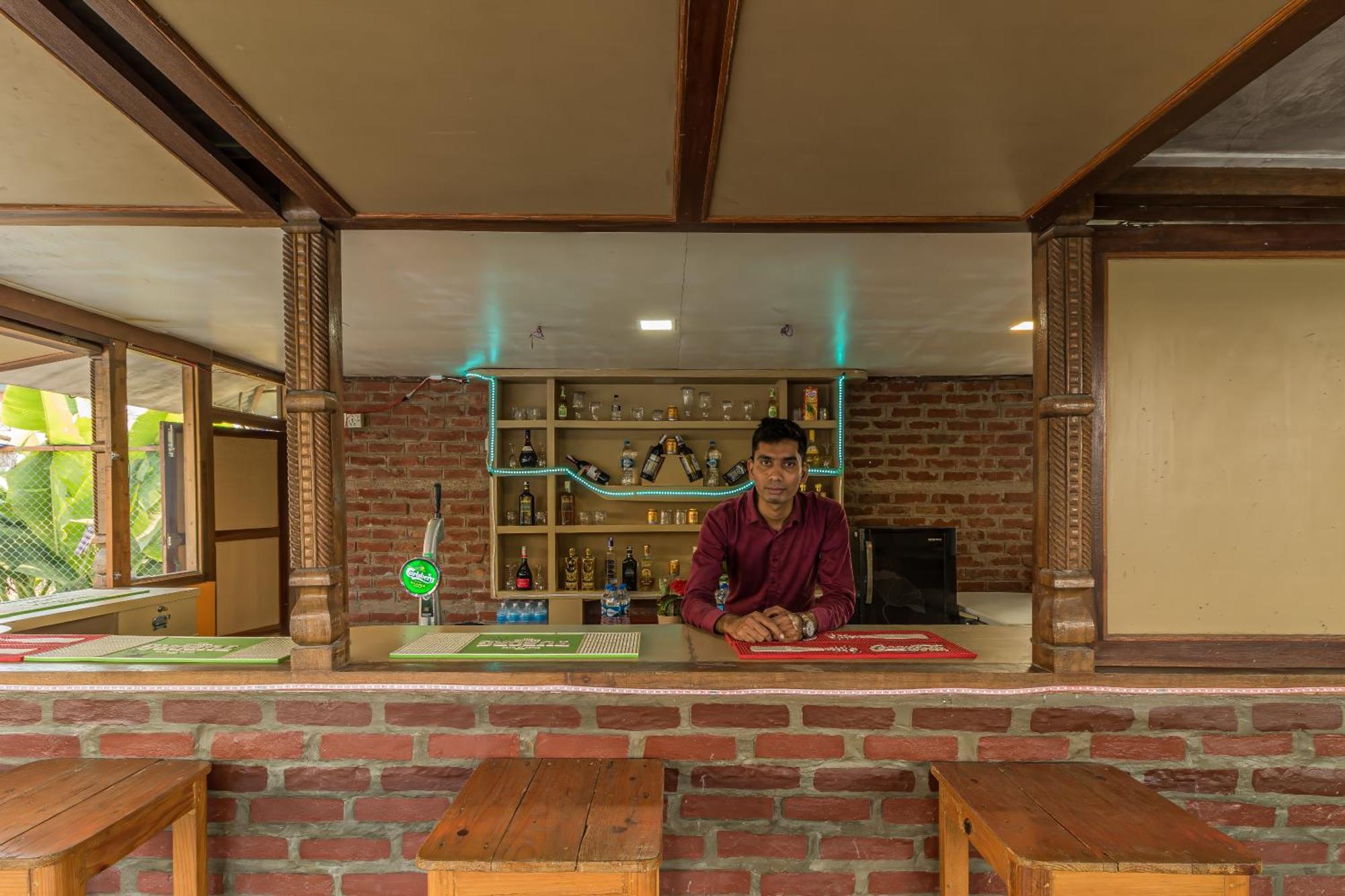 Hotel Riverside With Swimming Pool Sauraha Ngoại thất bức ảnh